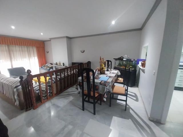 3 sovrum Radhus till salu i Estepona med pool - 668 000 € (Ref: 9371367)