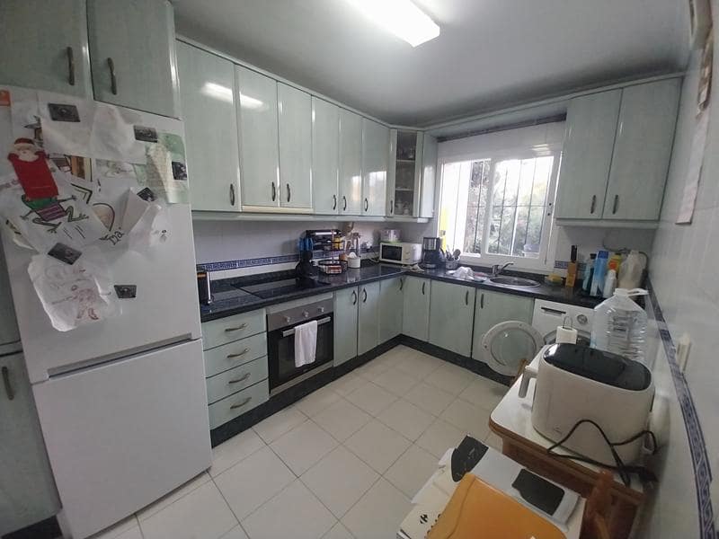 3 sovrum Radhus till salu i Estepona med pool - 668 000 € (Ref: 9371367)