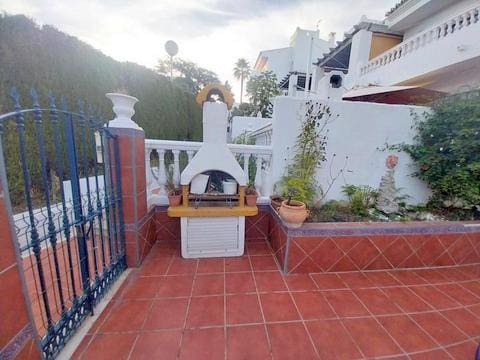 3 sovrum Radhus till salu i Estepona med pool - 668 000 € (Ref: 9371367)