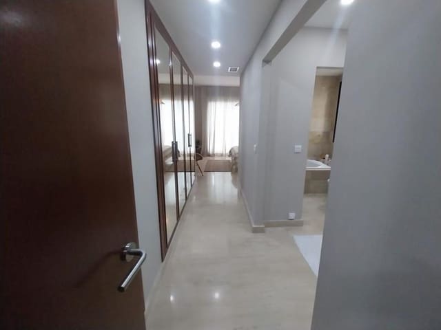 Piso de 2 habitaciones en Estepona en venta con piscina garaje - 319.000 € (Ref: 9380164)