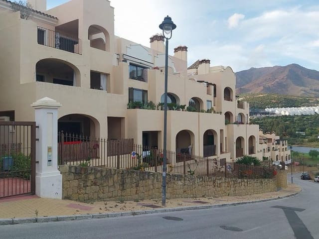Piso de 2 habitaciones en Estepona en venta con piscina garaje - 319.000 € (Ref: 9380164)