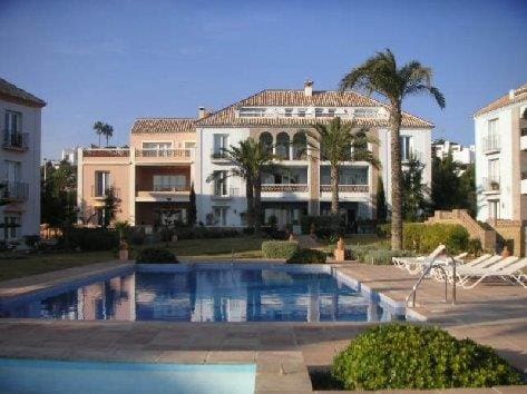 Piso de 3 habitaciones en Casares en venta con piscina garaje - 875.000 € (Ref: 9391146)