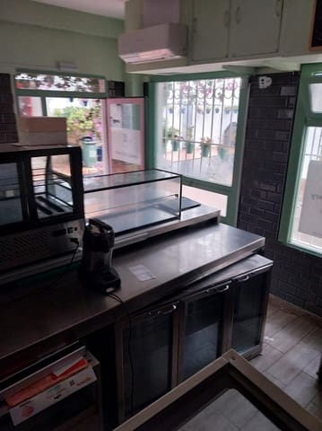 Kommersiell till salu i Centro, Estepona - 66 000 € (Ref: 9397871)