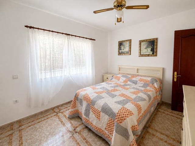 Casa de 3 habitaciones en Málaga ciudad en venta - 170.000 € (Ref: 9403378)