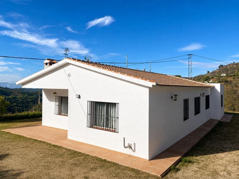 Casa de 3 habitaciones en Málaga ciudad en venta - 170.000 € (Ref: 9403378)
