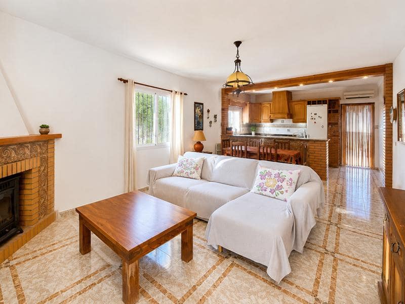 Casa de 3 habitaciones en Málaga ciudad en venta - 170.000 € (Ref: 9403378)