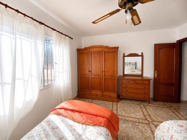 Casa de 3 habitaciones en Málaga ciudad en venta - 170.000 € (Ref: 9403378)