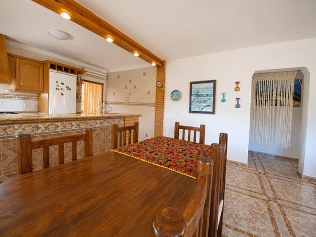 Casa de 3 habitaciones en Málaga ciudad en venta - 170.000 € (Ref: 9403378)
