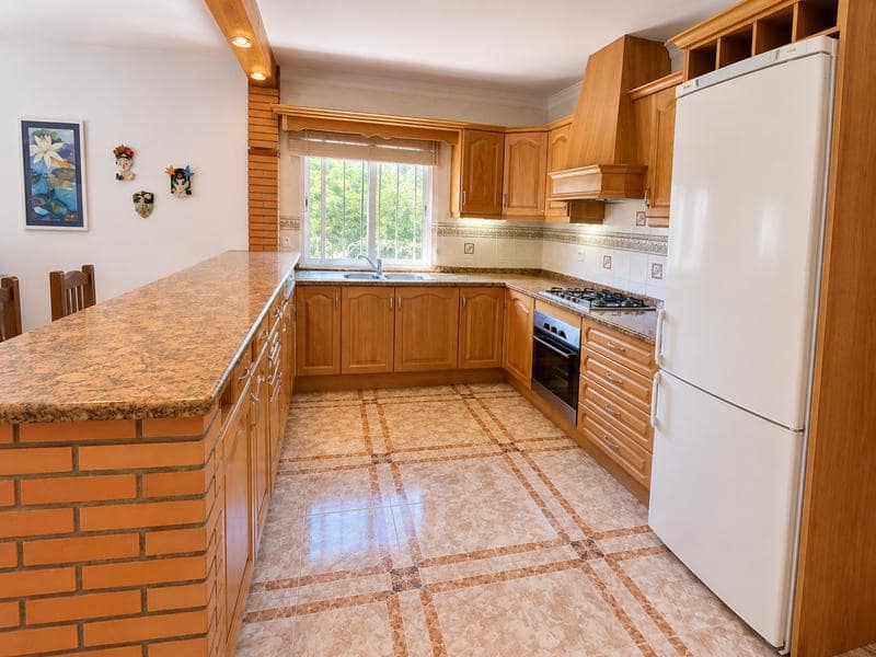 Casa de 3 habitaciones en Málaga ciudad en venta - 170.000 € (Ref: 9403378)