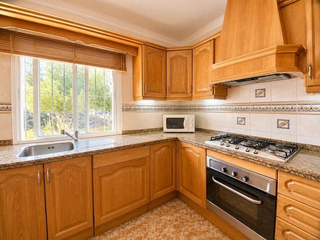 Casa de 3 habitaciones en Málaga ciudad en venta - 170.000 € (Ref: 9403378)