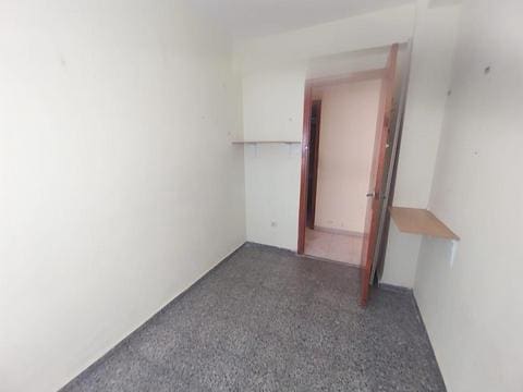 Piso de 3 habitaciones en Estepona en venta - 212.100 € (Ref: 9406956)