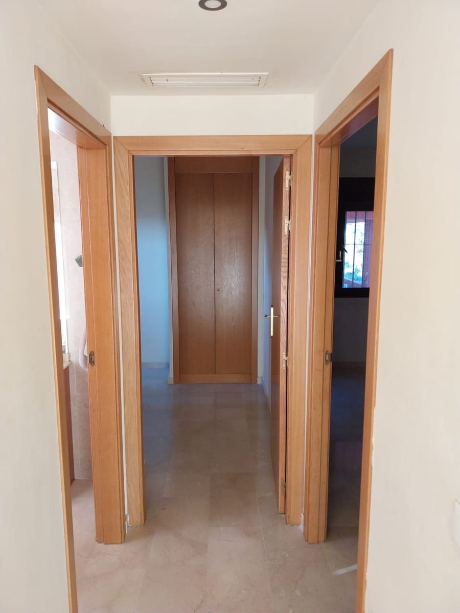 2 soverom Leilighet til salgs i Estepona med svømmebasseng garasje - € 355 000 (Ref: 9406957)