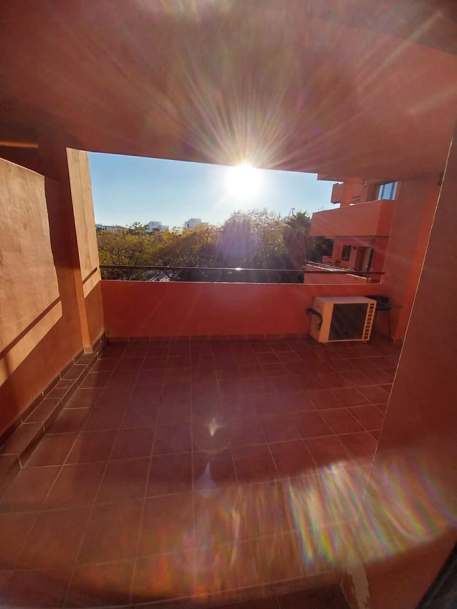 2 soverom Leilighet til salgs i Estepona med svømmebasseng garasje - € 355 000 (Ref: 9406957)