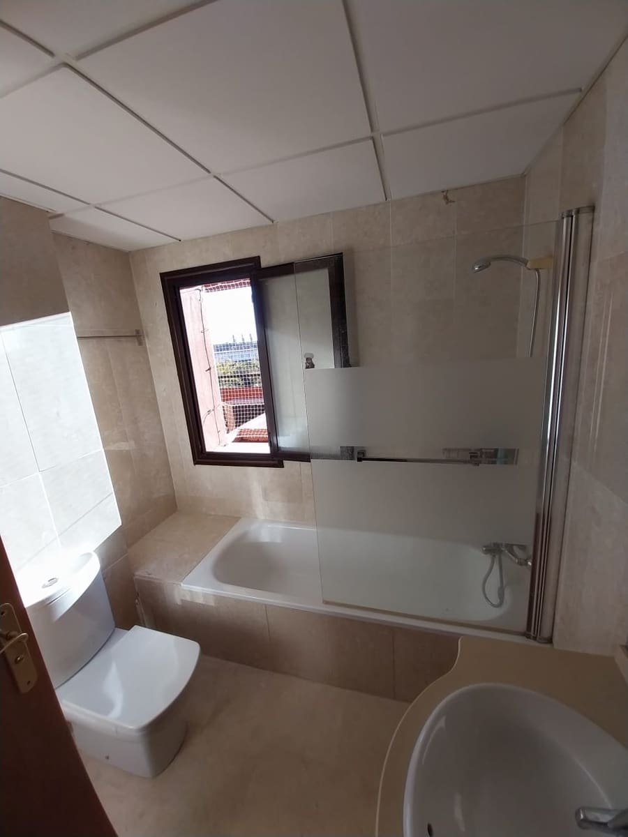 2 soverom Leilighet til salgs i Estepona med svømmebasseng garasje - € 355 000 (Ref: 9406957)