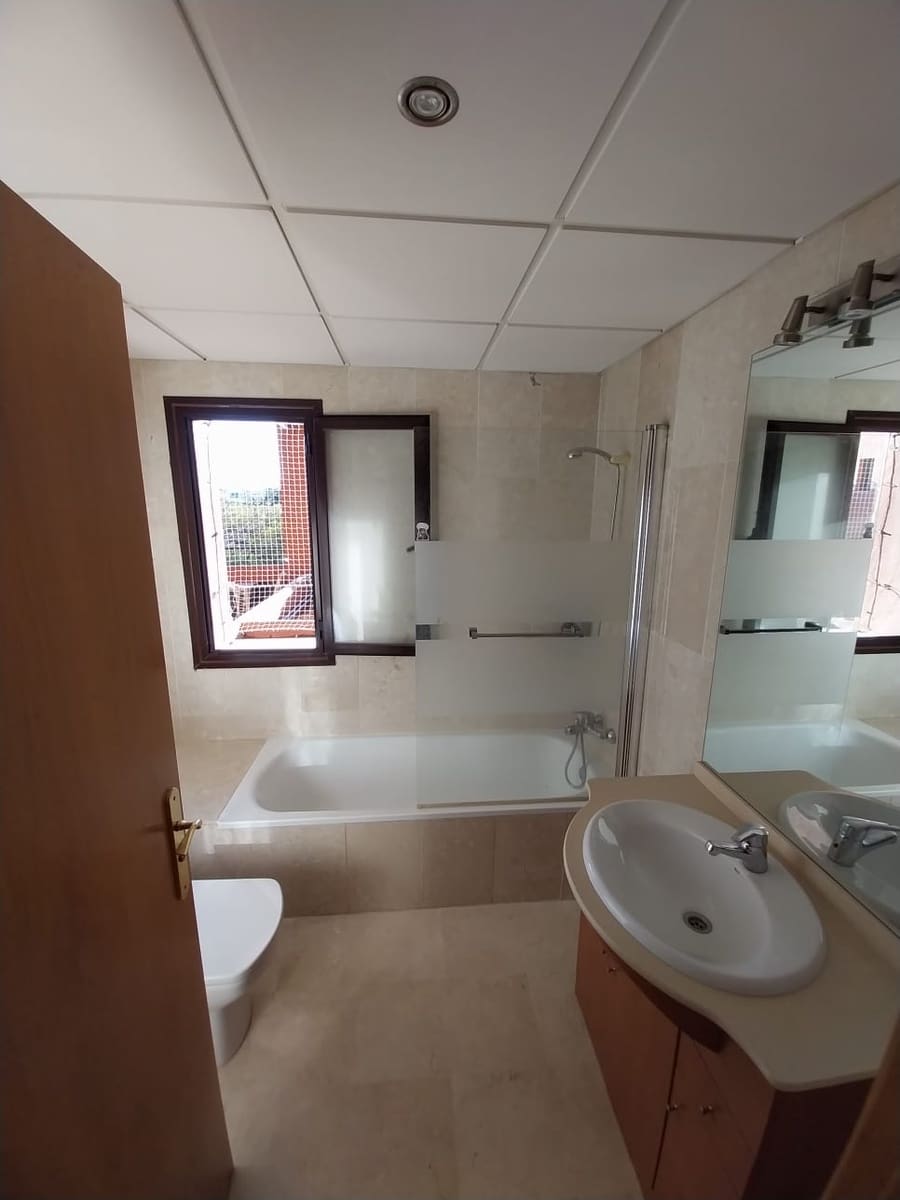 2 soverom Leilighet til salgs i Estepona med svømmebasseng garasje - € 355 000 (Ref: 9406957)