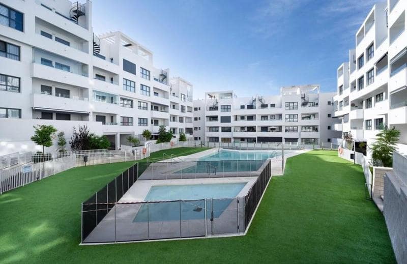 4 quarto Apartamento para venda em Estepona com piscina garagem - 578 000 € (Ref: 9428953)