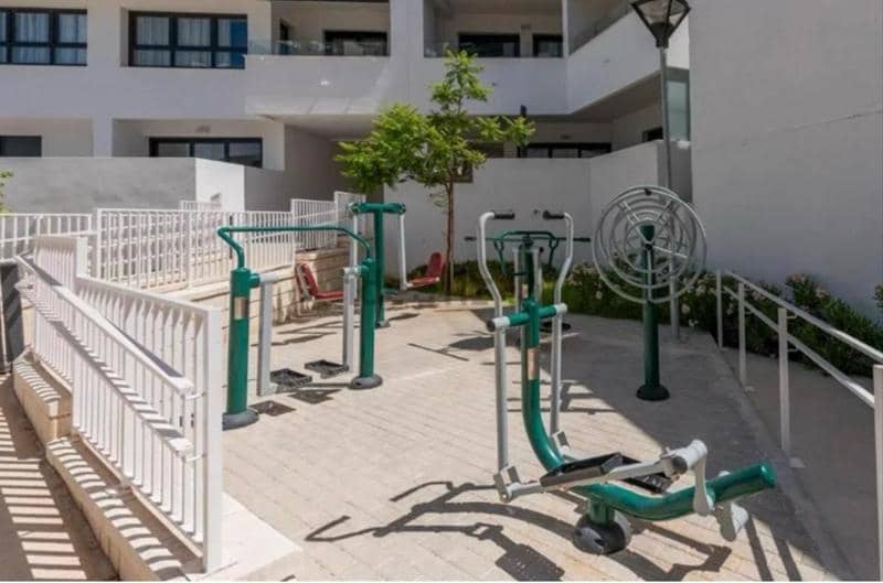 4 quarto Apartamento para venda em Estepona com piscina garagem - 578 000 € (Ref: 9428953)