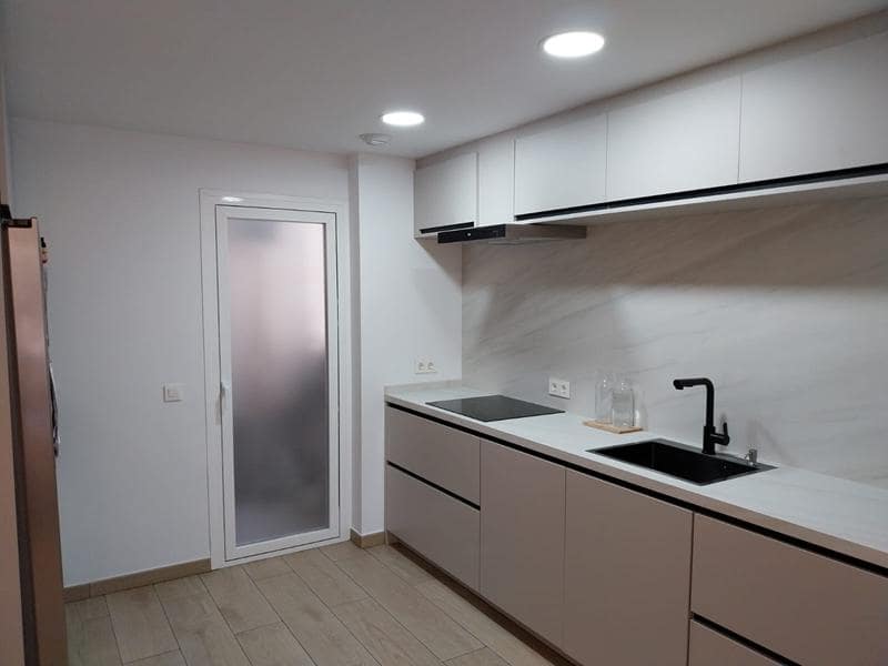 4 quarto Apartamento para venda em Estepona com piscina garagem - 578 000 € (Ref: 9428953)