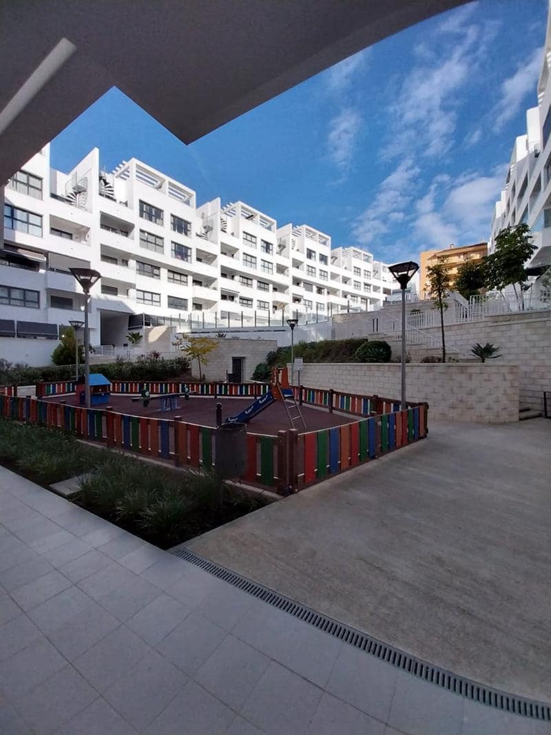 4 quarto Apartamento para venda em Estepona com piscina garagem - 578 000 € (Ref: 9428953)