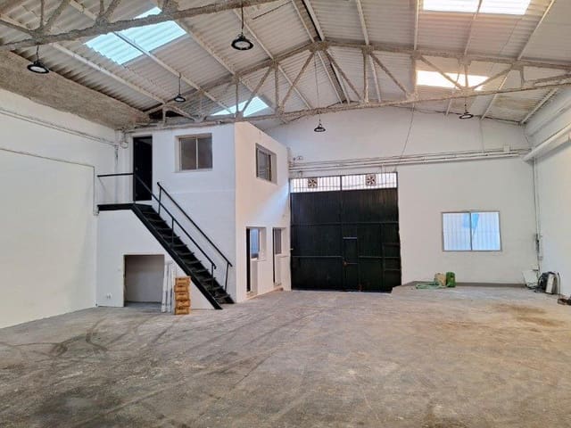 Bedrijf te huur in Cruz de Humilladero, Málaga stad - € 1.700 (Ref: 9432708)