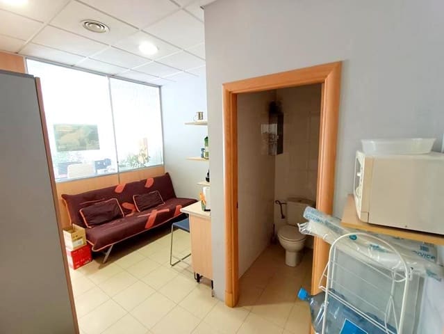 Erhverv til salg i Centro, Estepona - € 254.500 (Ref: 9447258)