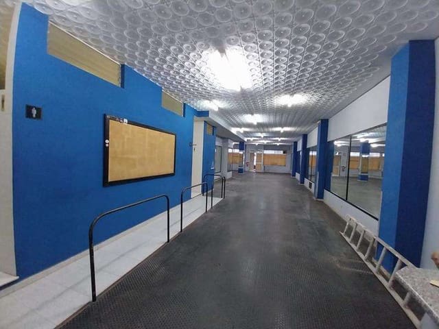 Local Commercial à louer à Estepona - 2 800 € (Ref: 9454804)