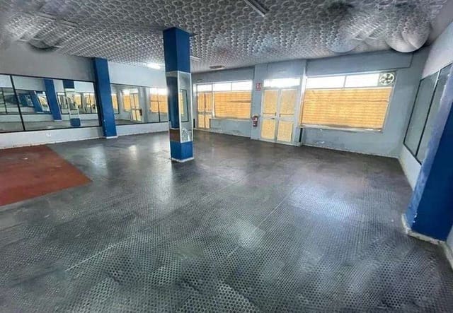 Local Commercial à louer à Estepona - 2 800 € (Ref: 9454804)