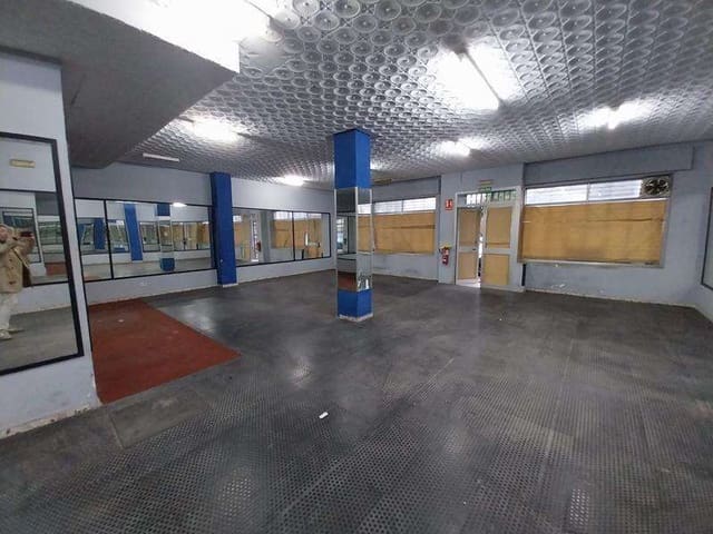 Local Commercial à louer à Estepona - 2 800 € (Ref: 9454804)