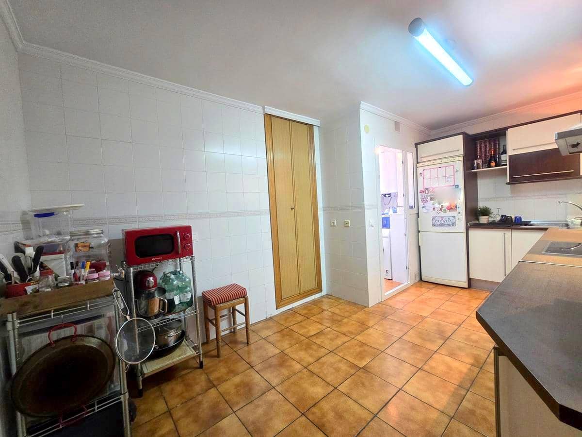 3 bedroom Flat for rent in Malaga city with pool garage - € 1,400 (Ref: 9457748)