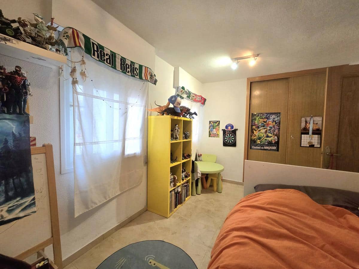 3 bedroom Flat for rent in Malaga city with pool garage - € 1,400 (Ref: 9457748)