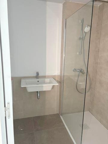 2 soveværelse Lejlighed til leje i Estepona med swimmingpool garage - € 1.750 (Ref: 9467773)