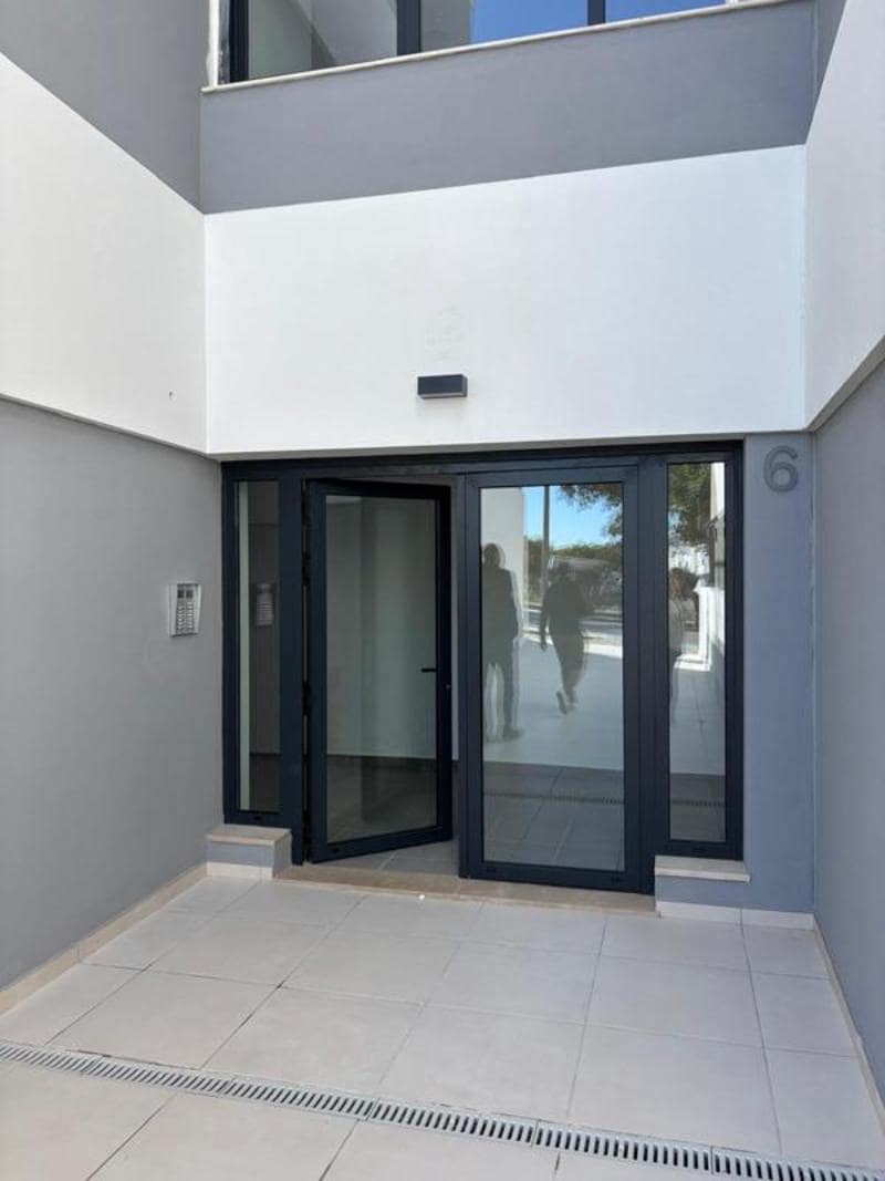 2 soveværelse Lejlighed til leje i Estepona med swimmingpool garage - € 1.750 (Ref: 9467773)