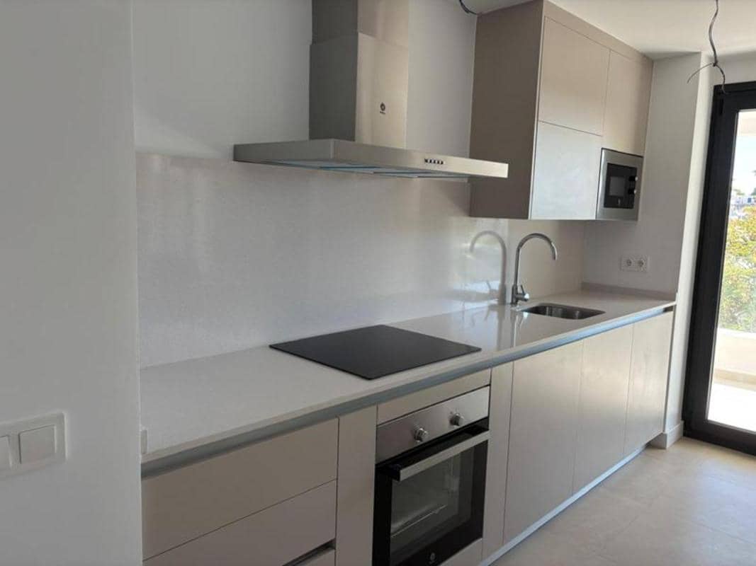 2 soveværelse Lejlighed til leje i Estepona med swimmingpool garage - € 1.750 (Ref: 9467773)