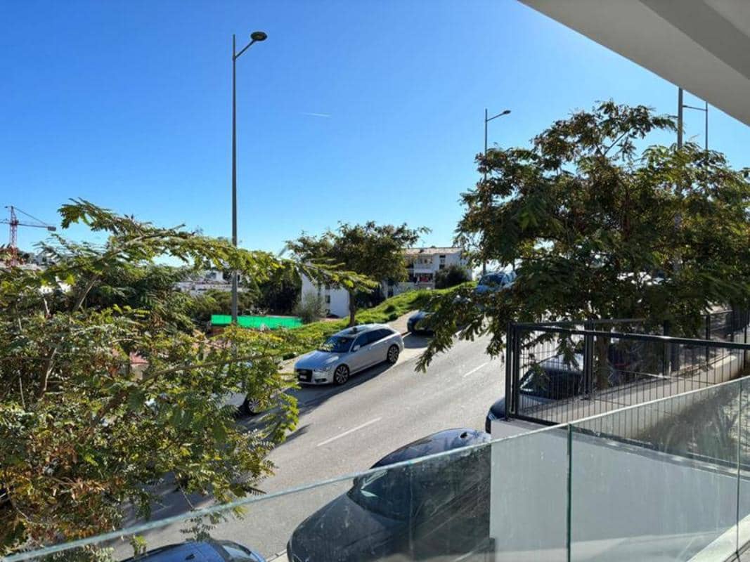 2 soveværelse Lejlighed til leje i Estepona med swimmingpool garage - € 1.750 (Ref: 9467773)