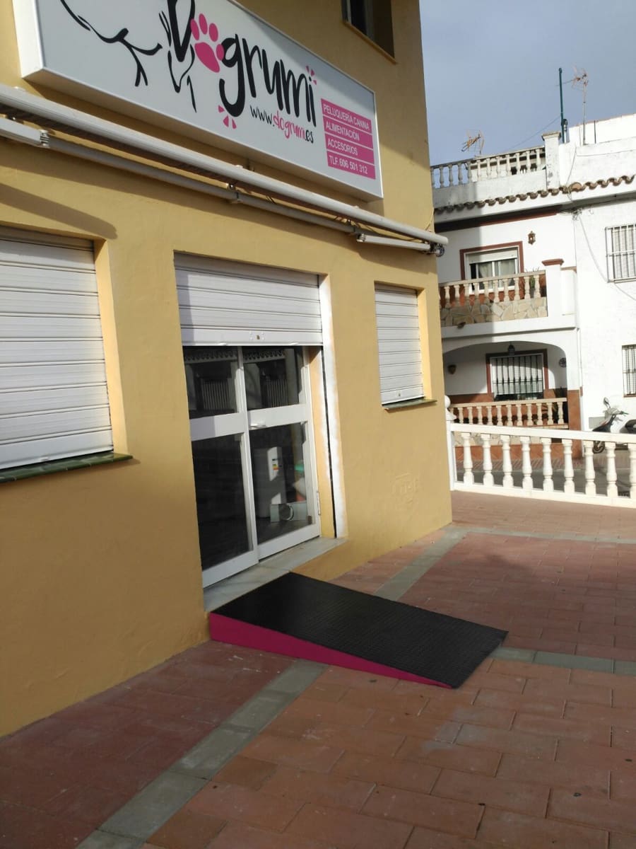 Commercial for rent in San Luis de Sabinillas - € 1,200 (Ref: 9496460)