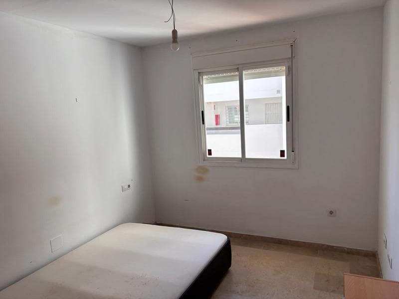 2 bedroom Flat for sale in San Luis de Sabinillas with pool - € 158,000 (Ref: 9499823)