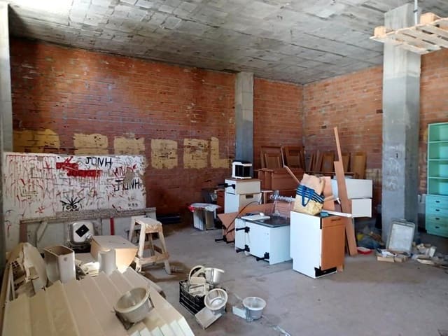 Kaupallinen vuokrattavana paikassa Centro, Estepona - 1 000 € (Ref: 9503386)