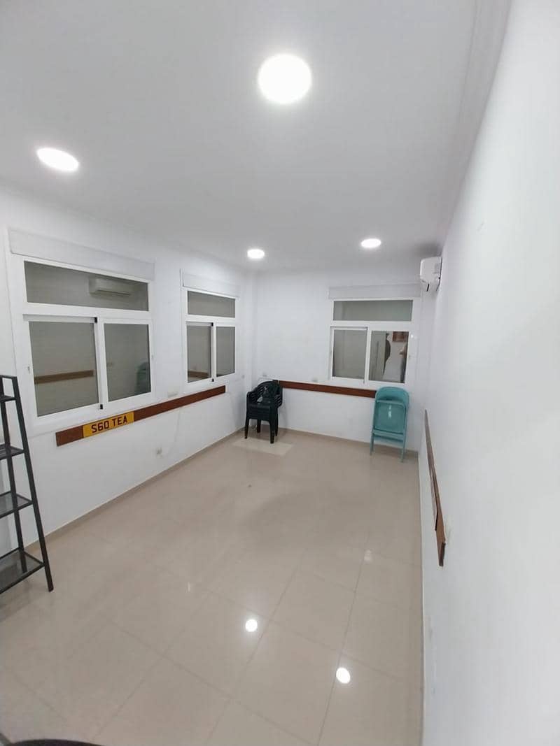 Commercieel te huur in Estepona - € 900 (Ref: 9506918)