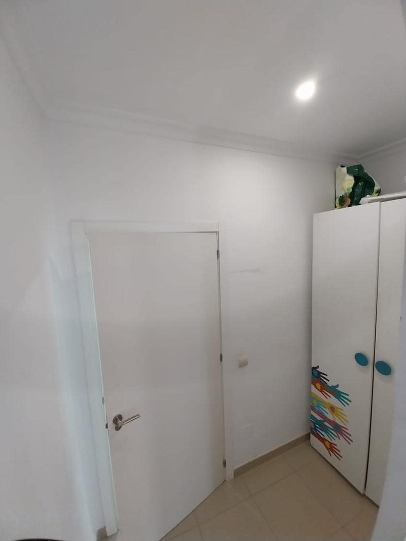 Commercieel te huur in Estepona - € 900 (Ref: 9506918)