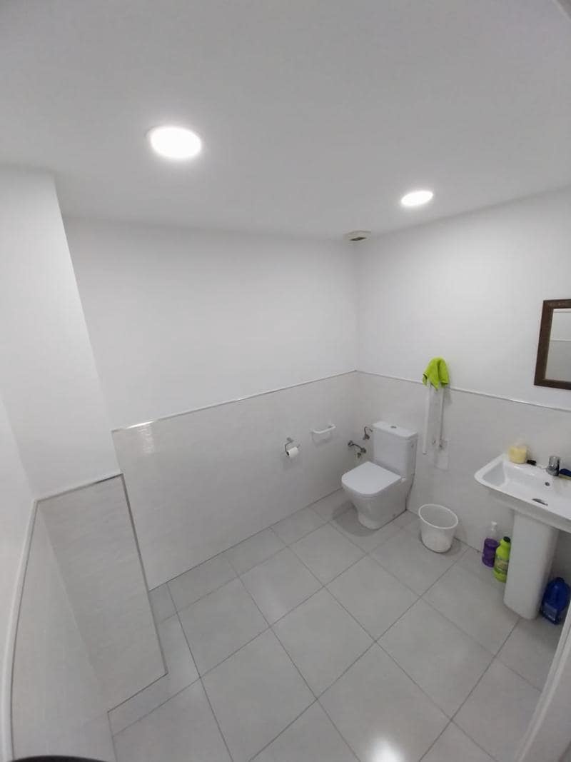 Commercieel te huur in Estepona - € 900 (Ref: 9506918)