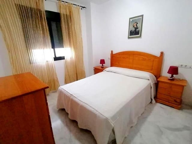 3 slaapkamer Flat te huur in Estepona met zwembad - € 1.500 (Ref: 9532620)