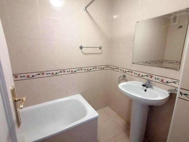 3 slaapkamer Flat te huur in Estepona met zwembad - € 1.500 (Ref: 9532620)