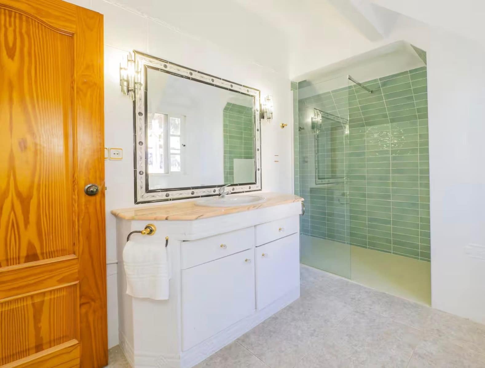 4 Zimmer Villa zu vermieten in Alhaurin de la Torre mit Pool Garage - 4.700 € (Ref: 9534360)