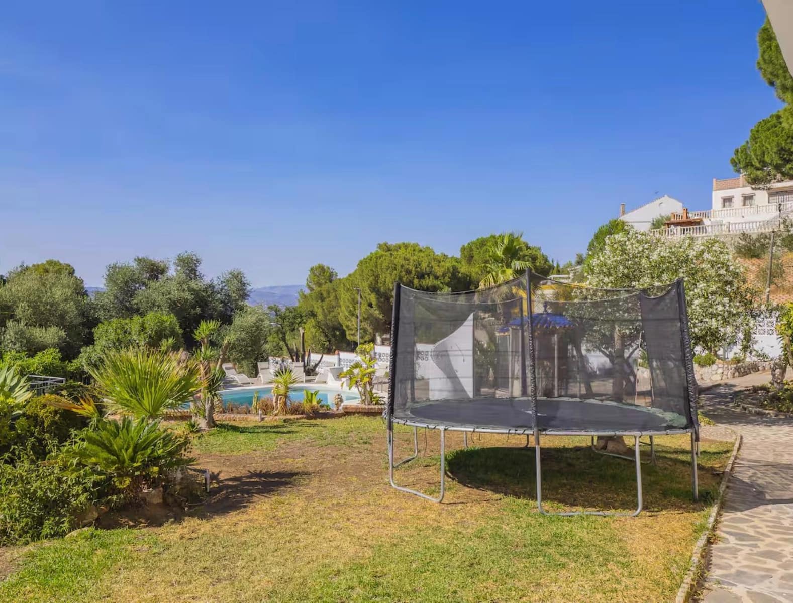 4 Zimmer Villa zu vermieten in Alhaurin de la Torre mit Pool Garage - 4.700 € (Ref: 9534360)