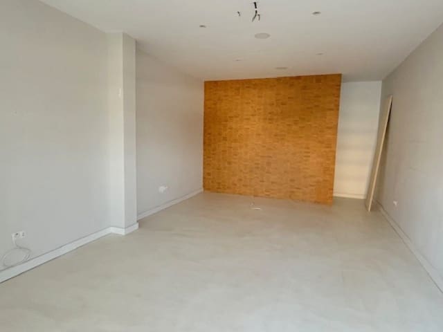 Erhverv til leje i San Luis de Sabinillas, Manilva - € 850 (Ref: 9539035)