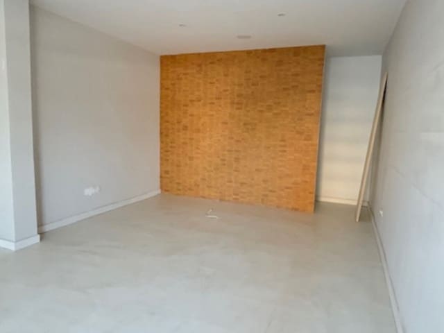 Commercial for rent in San Luis de Sabinillas - € 850 (Ref: 9539035)