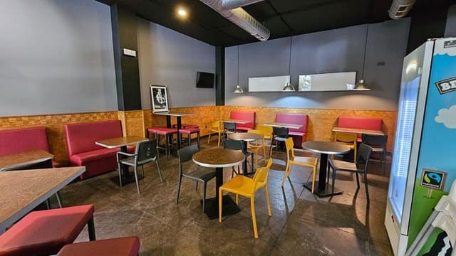 Commerciale in vendita in Estepona - 297.000 € (Rif: 9542475)