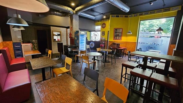 Commerciale in vendita in Estepona - 297.000 € (Rif: 9542475)