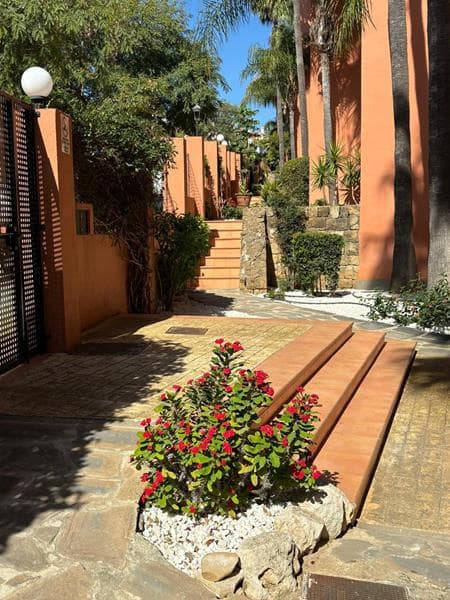 3 sovrum Lägenhet att hyra i Estepona med pool - 2 200 € (Ref: 9565501)