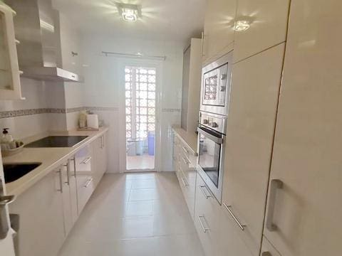 3 sovrum Lägenhet att hyra i Estepona med pool - 2 200 € (Ref: 9565501)
